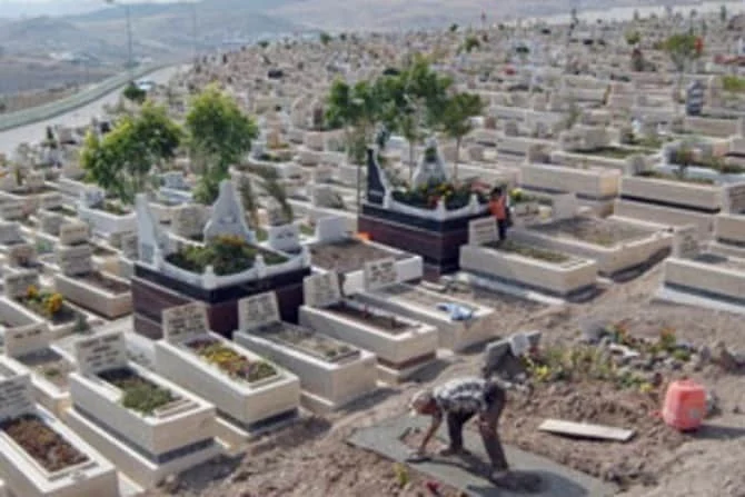 Kütahya şehir mezarlığında aile mezarlıkları