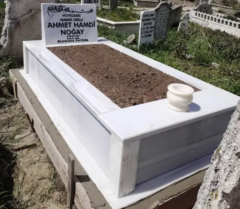 Sade beyaz mermer tek kişilik mezar – Kütahya