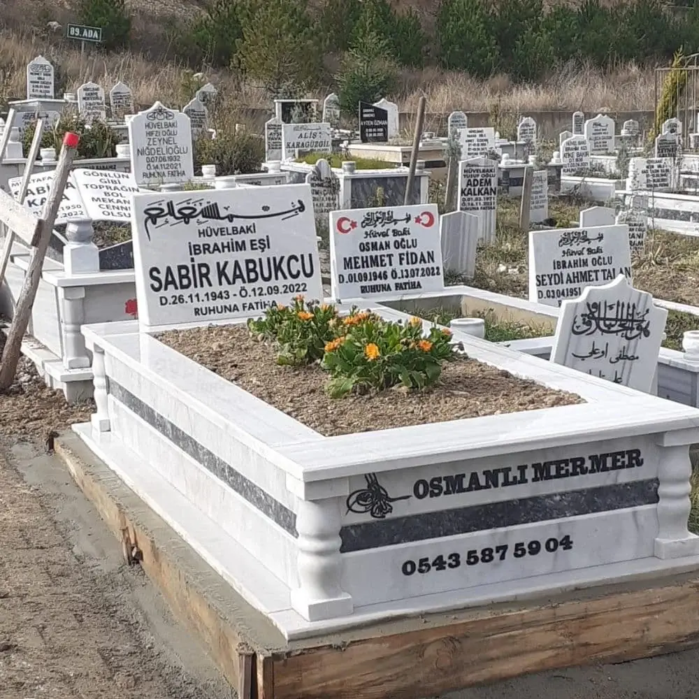 Kütahya'da Osmanlı Mermer Granit tarafından yapılan granit mezar