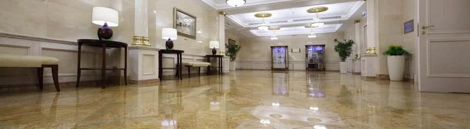 Doğal taş ile yapılmış zemin ve duvar kaplaması